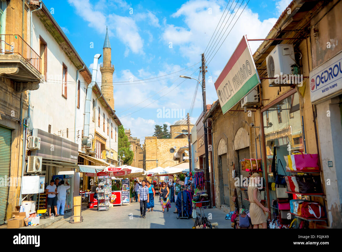 Nicosie, Chypre - 19 SEPTEMBRE : rue Arasta, une rue touristique conduisant à une mosquée Selimiye. Banque D'Images