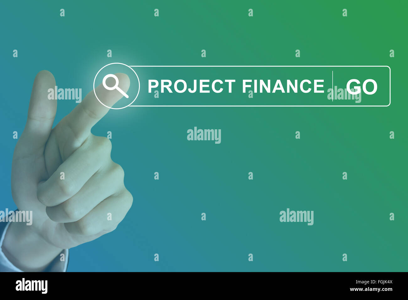 La main d'affaires en cliquant sur le financement de projets sur le bouton Recherche de la barre d'outils avec gradient background Banque D'Images