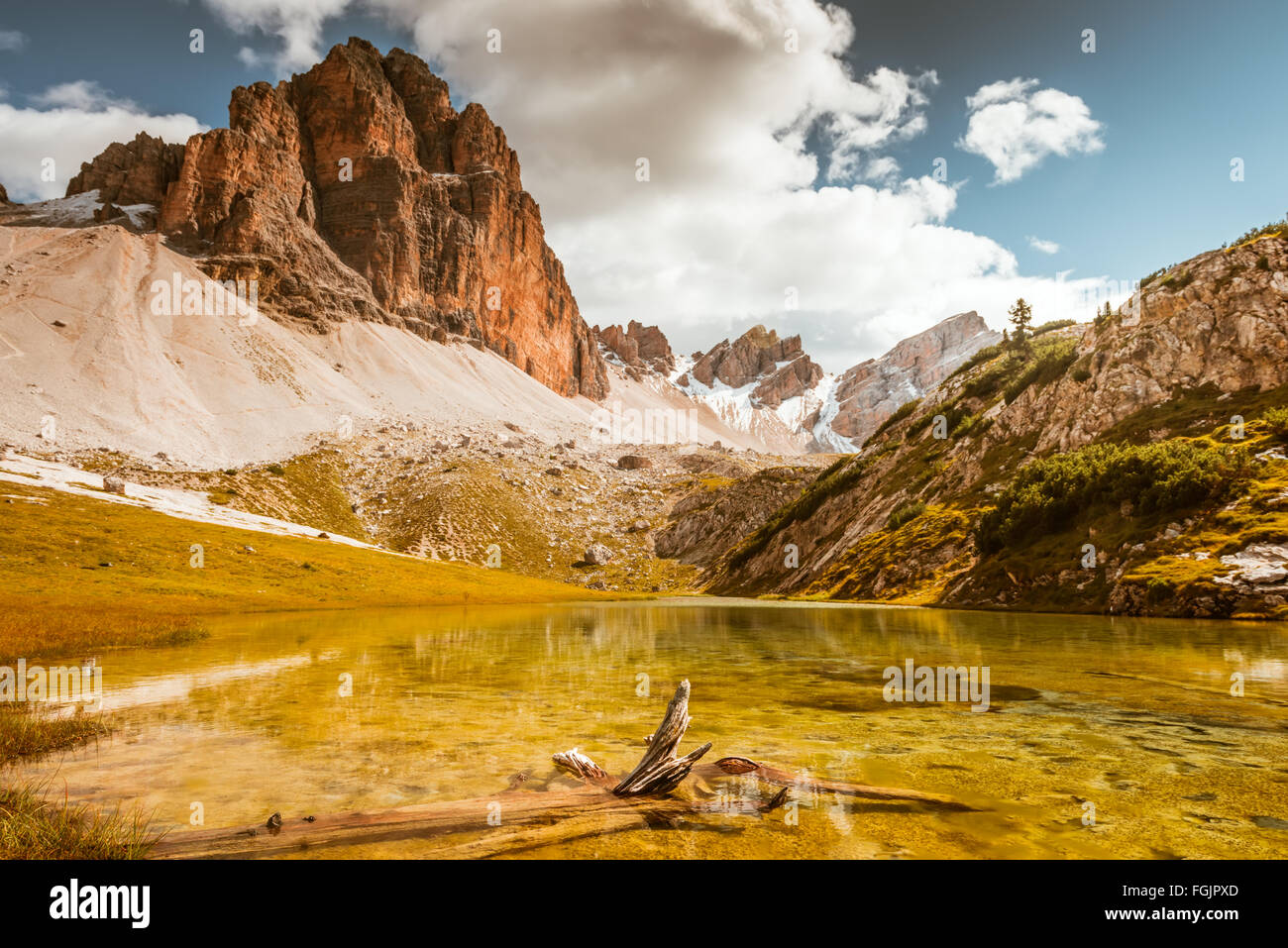 Mitteralplsee le lac et les montagnes des Dolomites, le Tyrol du Sud, Italie Banque D'Images