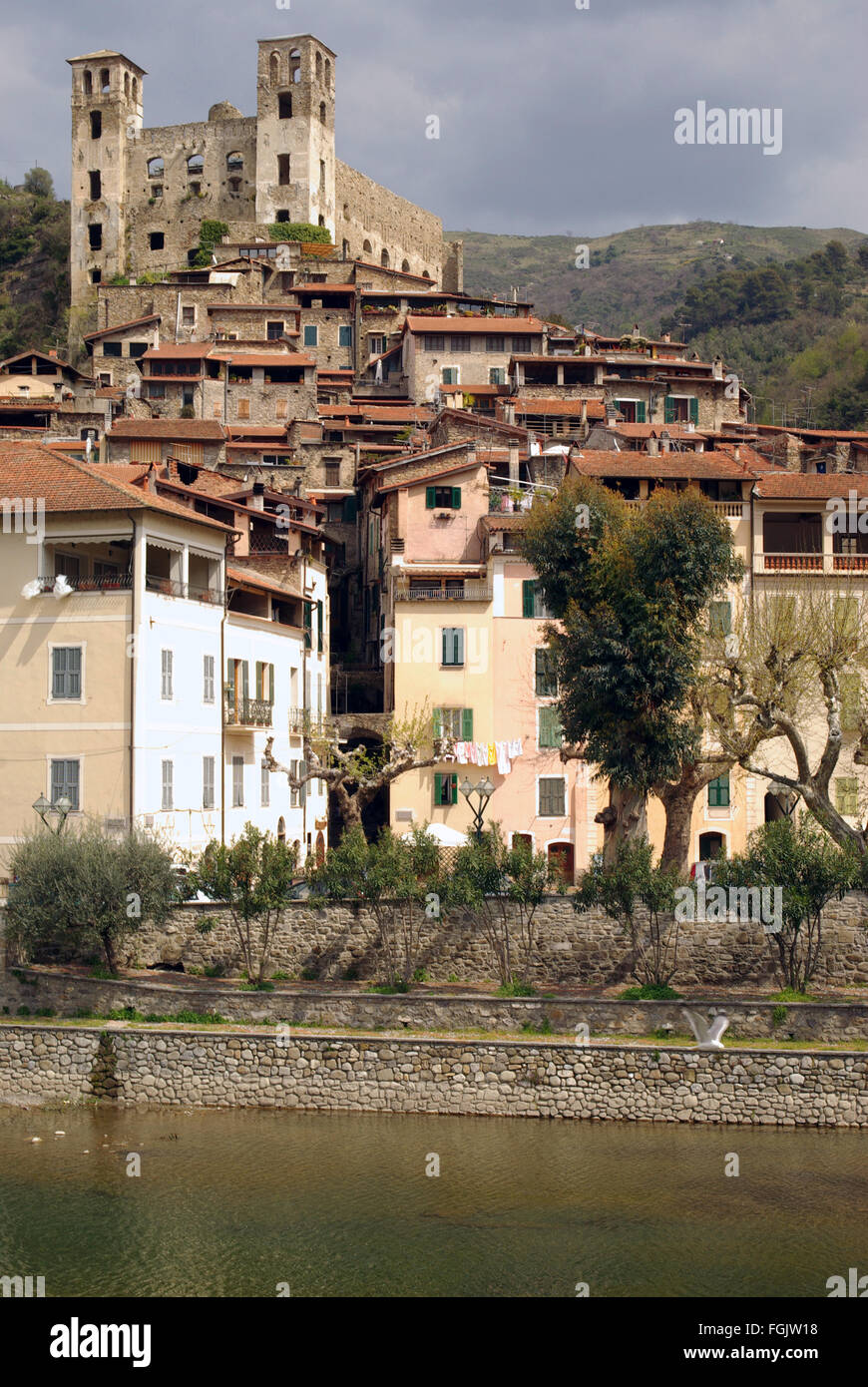 Dolceacqua. L'ancien village en Ligurie (Italie) Banque D'Images