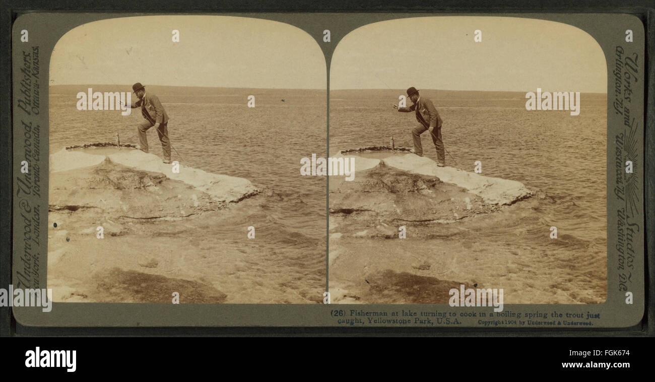 Pêcheur au lac pour ce qui est de cuisiner dans une boiling spring la fontaine vient de prendre, le parc de Yellowstone, U.S.A, par Underwood & Underwood 4 Banque D'Images