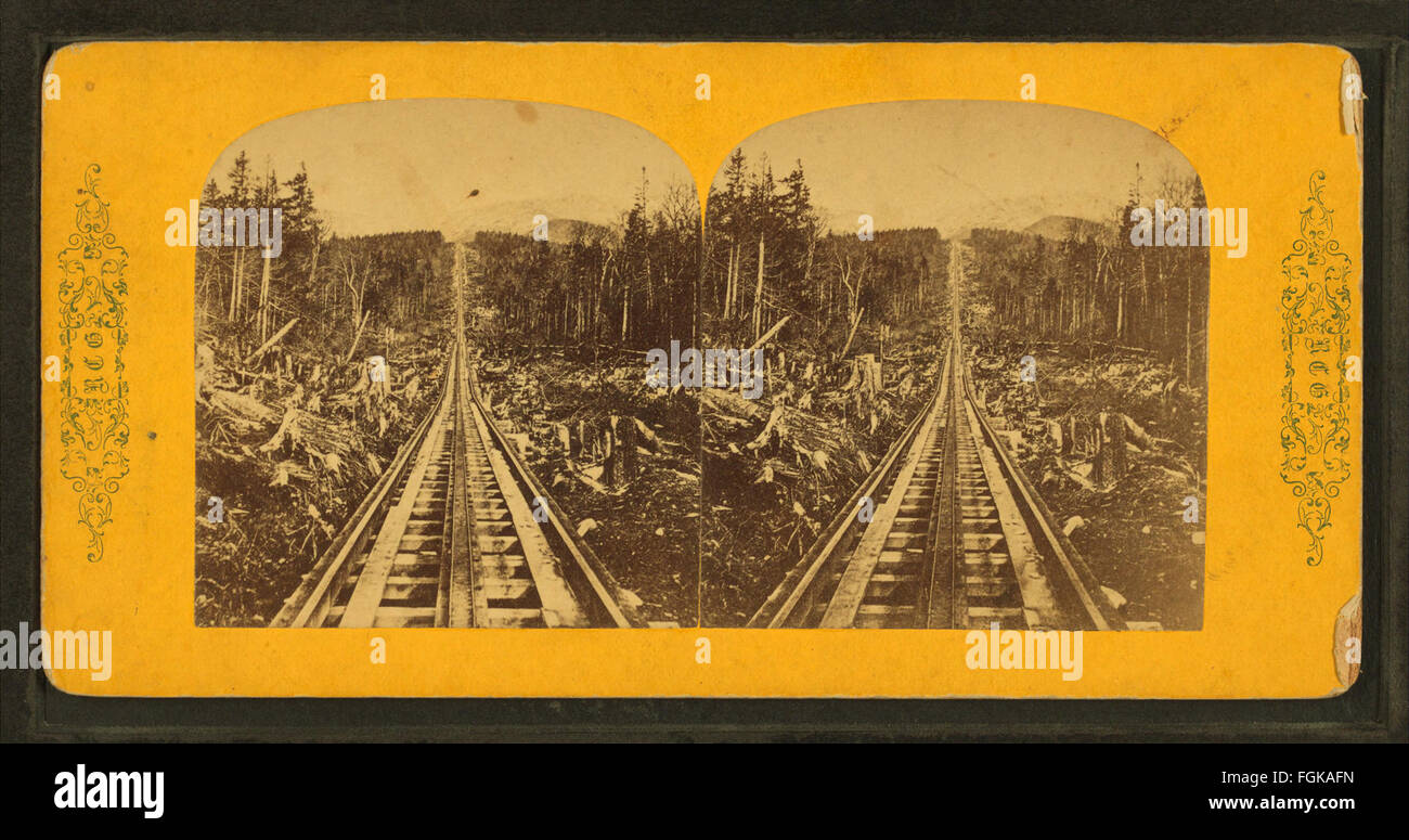 Une vue stéréoscopique du Mount Washington Railway, mettant en évidence la pente raide et l'exploit technique du système ferroviaire dans le New Hampshire. Banque D'Images