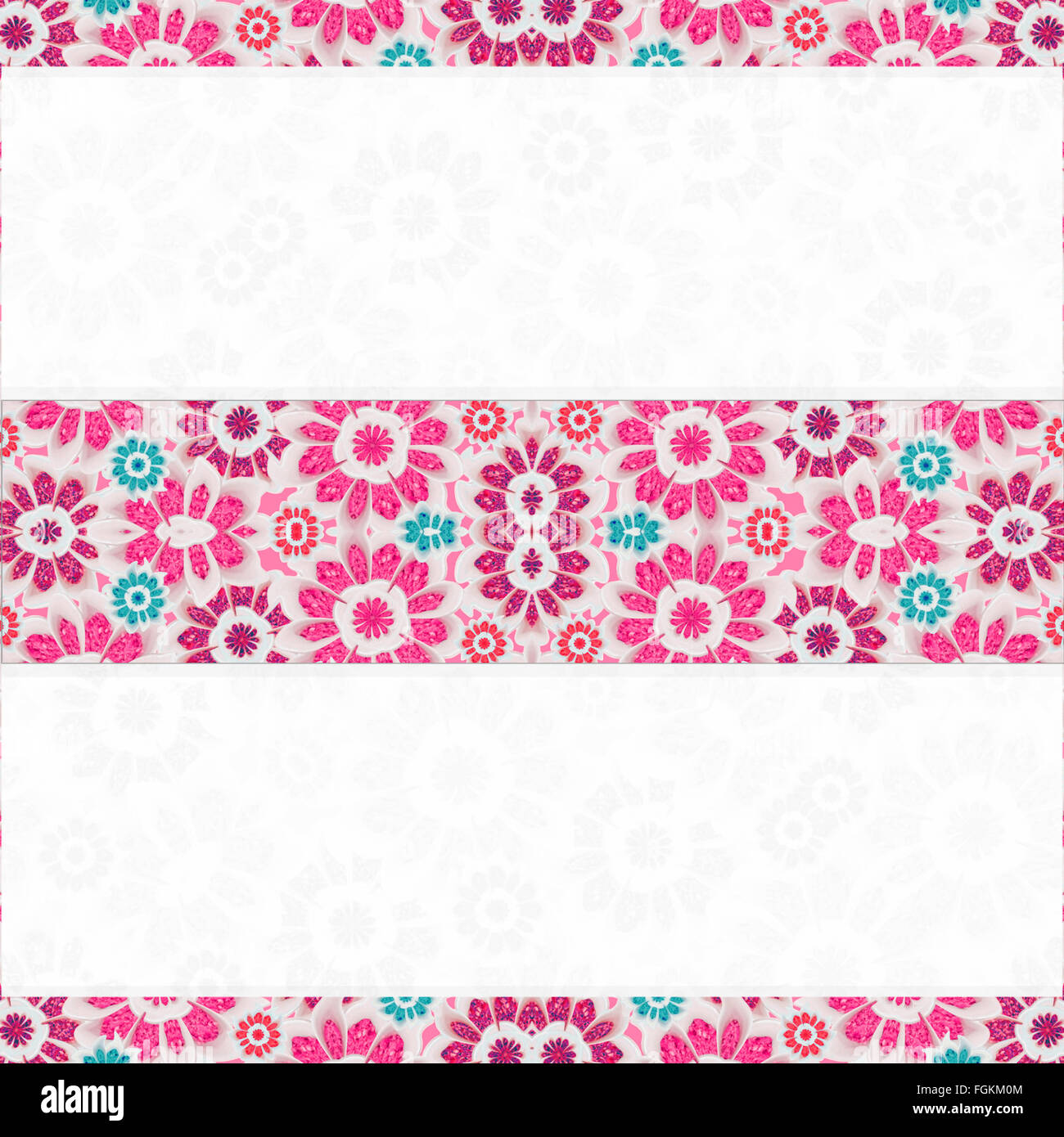Square fond blanc avec de belles fleurs stylisées motif design frontières dans des tons rose et cyan. Banque D'Images