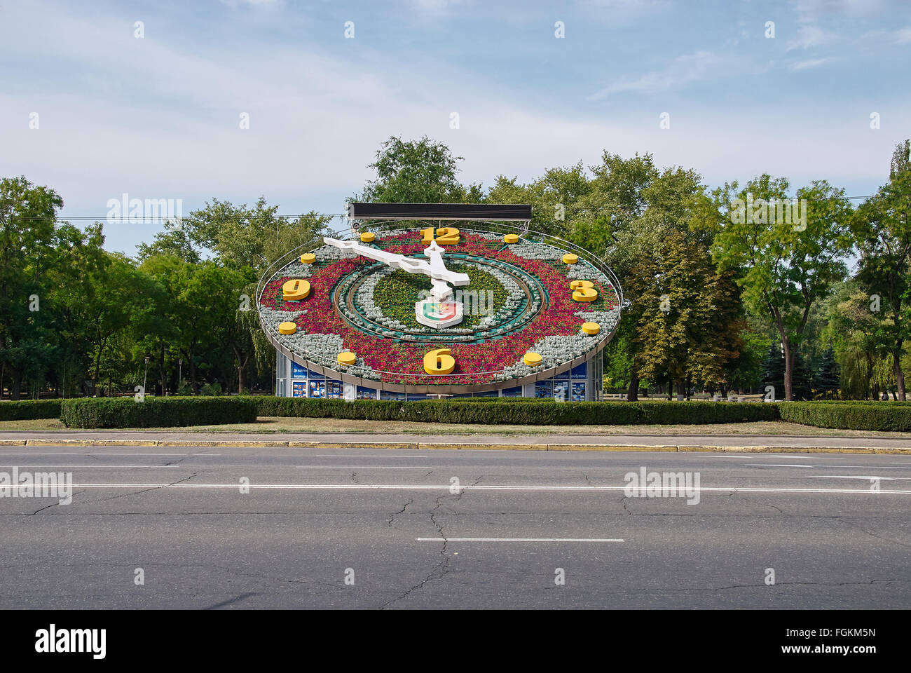 Krivoy Rog, Ukraine - le 22 septembre 2015 : Fleur Réveil de Krivoï Rog, Ukraine. Plus grande horloge de fleurs en Europe Banque D'Images