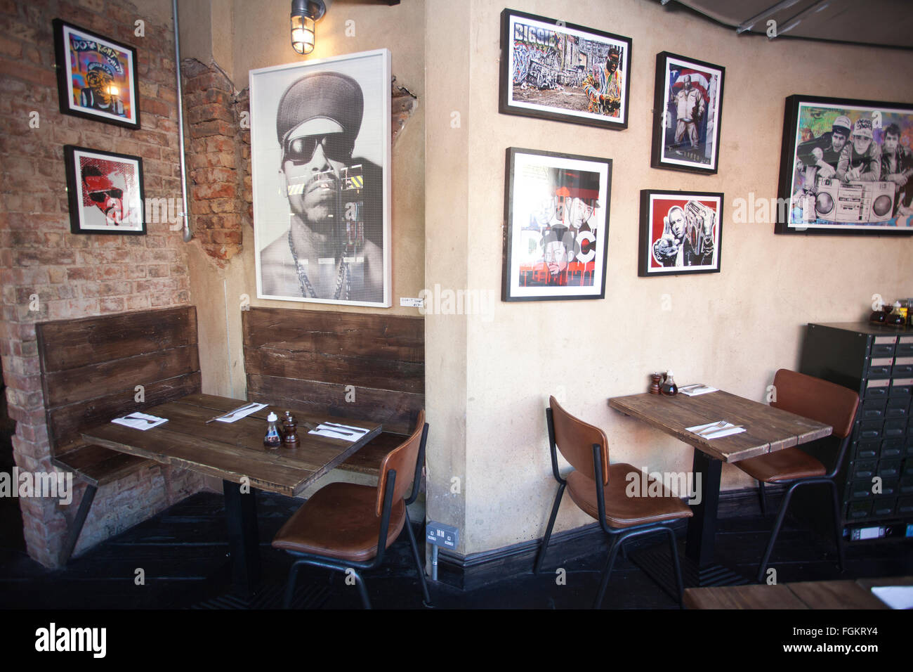 Chip Shop BXTN, Hip-hop et du poisson à thème friterie à Brixton, servant du poisson frais et des plats de fruits de mer, dans le sud de Londres, Angleterre, RU Banque D'Images
