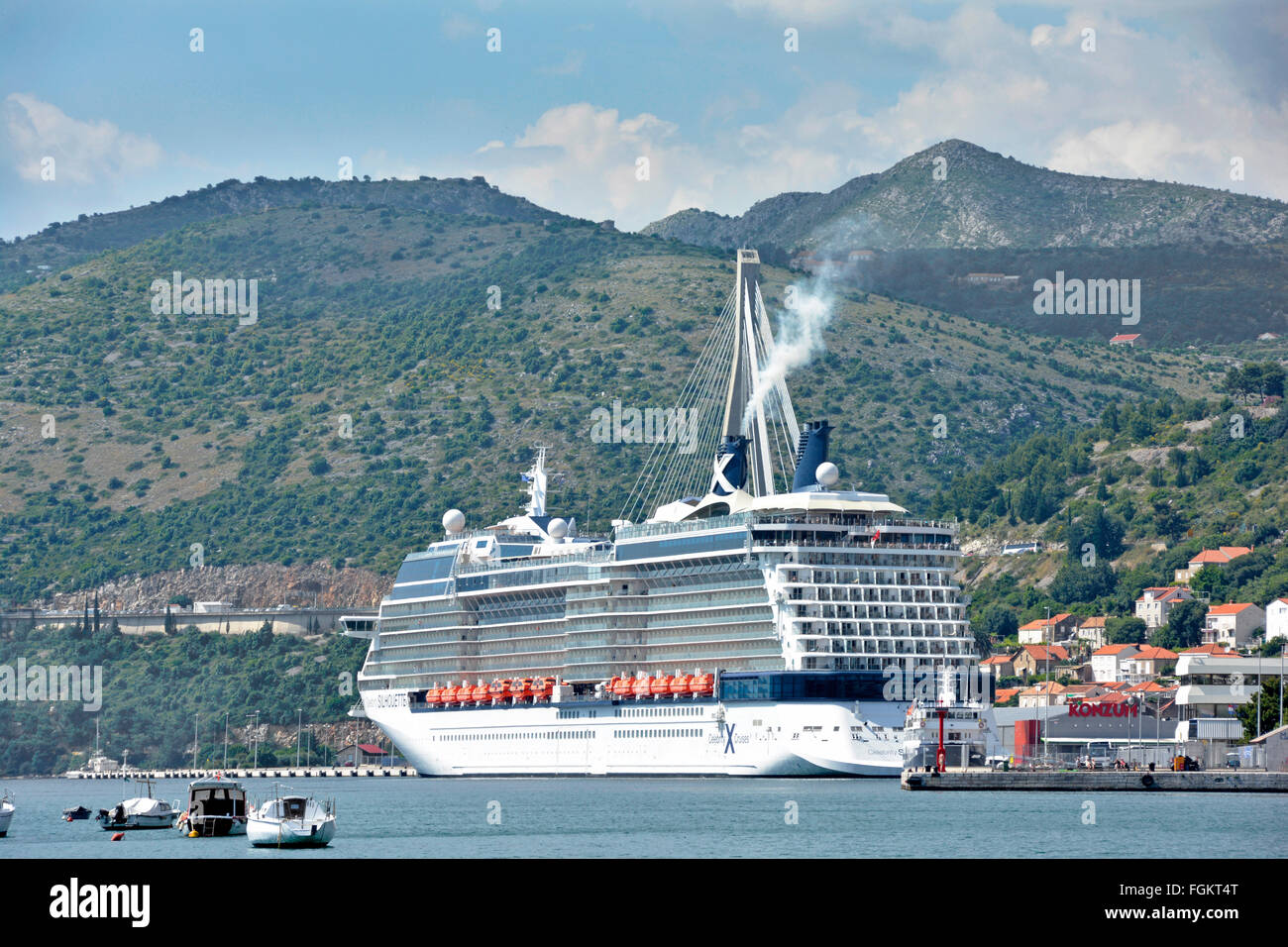 Bateau de croisière Celebrity Silhouette liner amarré au port de Gruz Dubrovnik Croatie mer adriatique sur Banque D'Images