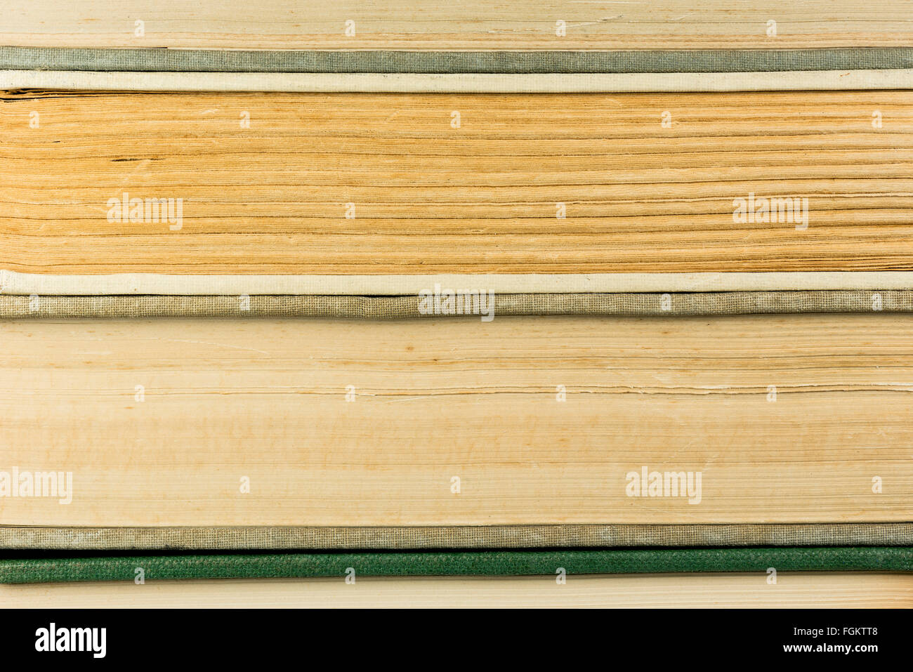 Vue latérale des vieux livres anciens comme arrière-plan Banque D'Images