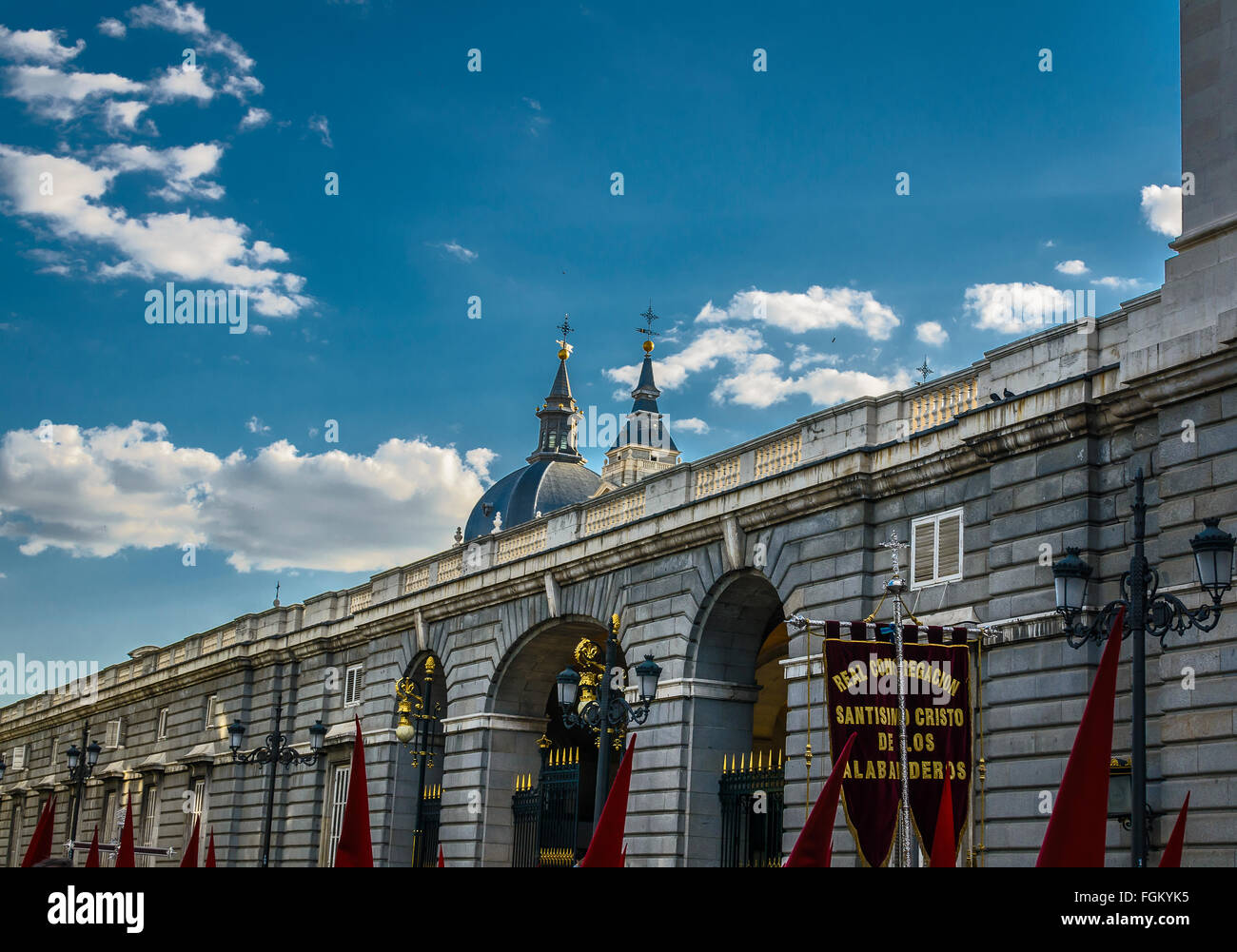 Vue diagonale d'une procession en l'Orient Palace, Madrid, Espagne Banque D'Images