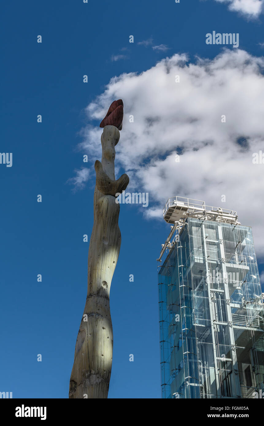 Vue d'une sculpture fermée à l'entrée du musée de la Reine Sofia, Madrid, Espagne ville Banque D'Images