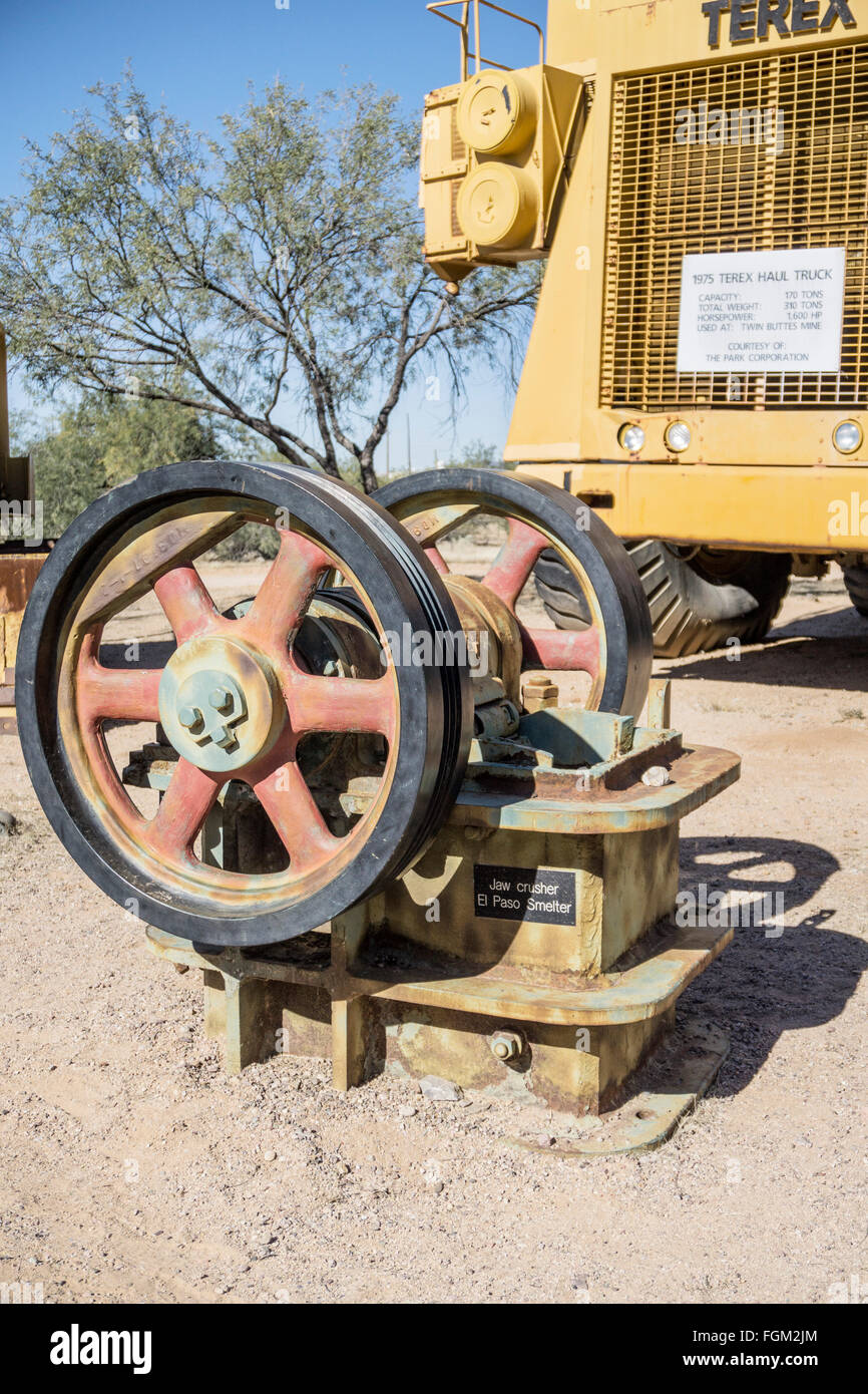 Concasseur à mâchoires ancien utilisé pour briser la roche minerai affiche des motifs de découverte minière Asarco Centre près de la mine de cuivre de la Mission Banque D'Images