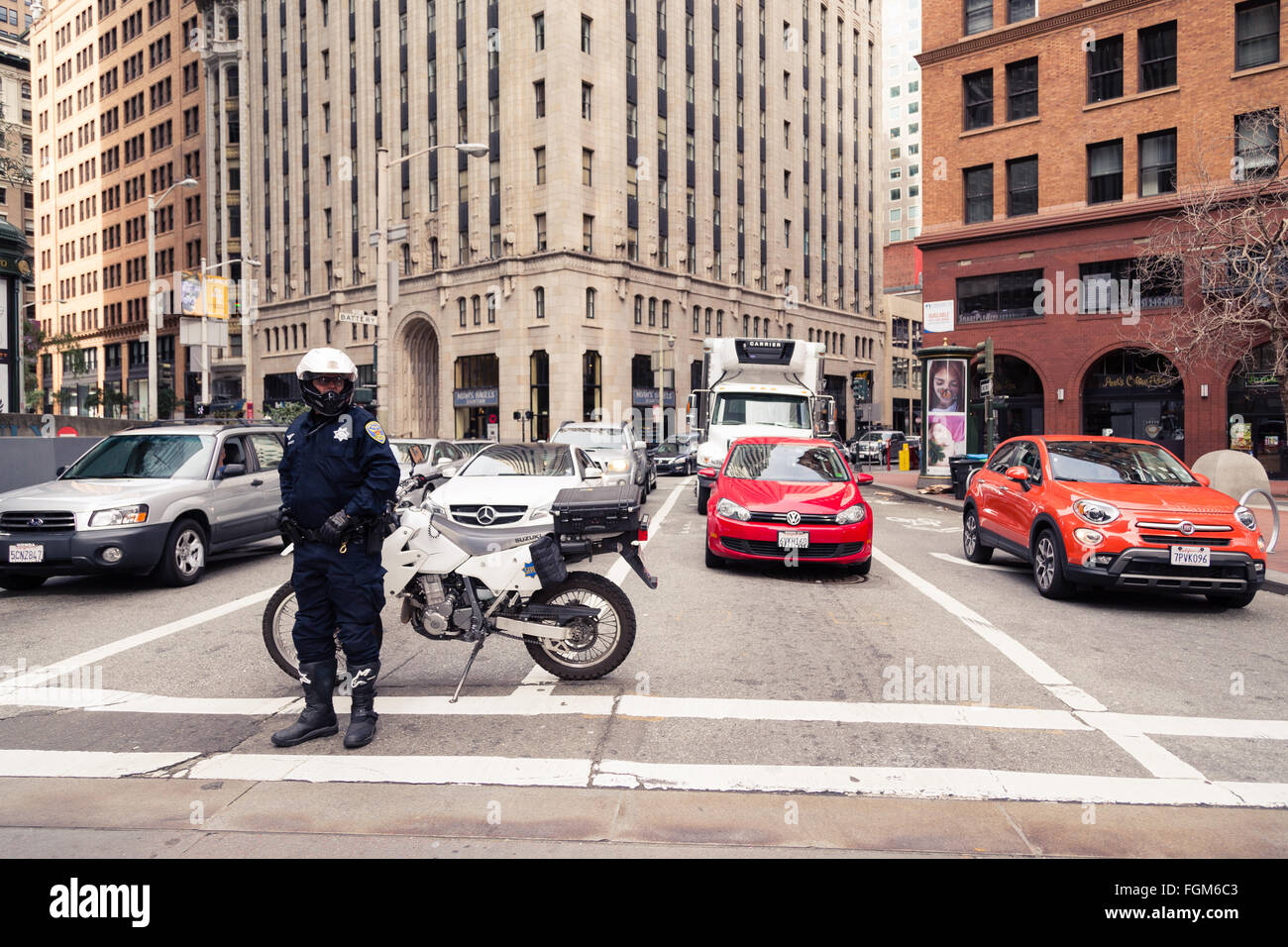 San Francisco, USA. Feb 20, 2016. Blocs de police de la rue Peter Liang protester Crédit : Alexander Zhu/Alamy Live News Banque D'Images