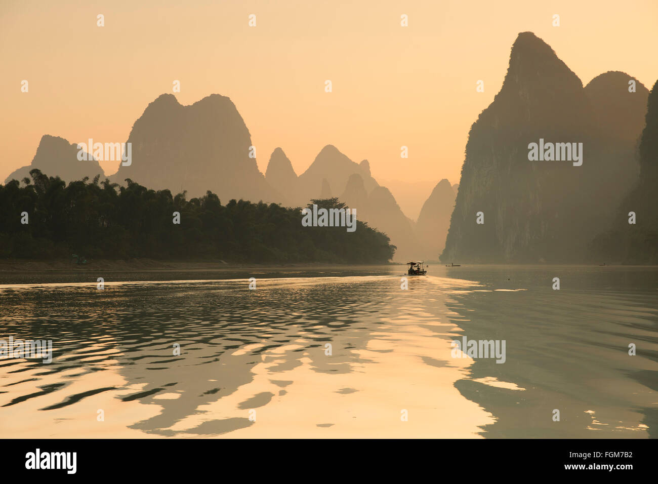 Rivière Li à l'aube, Xingping, Yangshuo, Guangxi, Chine Banque D'Images