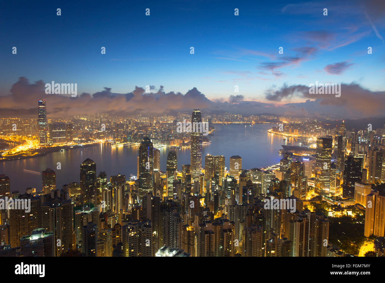 Voir l'île de Hong Kong skyline at dawn, Hong Kong, Chine Banque D'Images