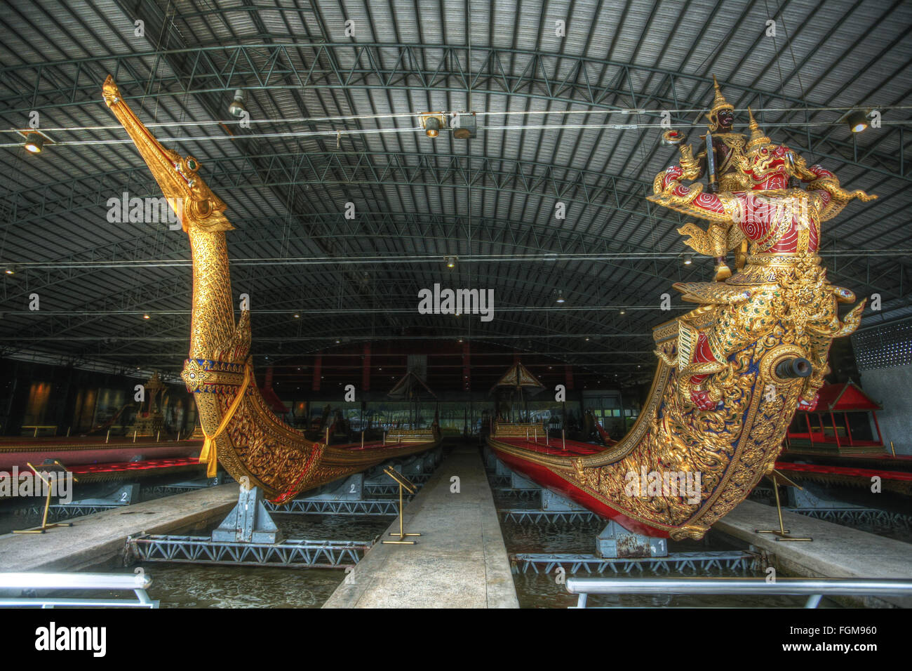 Les bateaux-dragons, royal barge du roi thaïlandais, Musée National des Barges royales, Bangkok, Thaïlande Banque D'Images