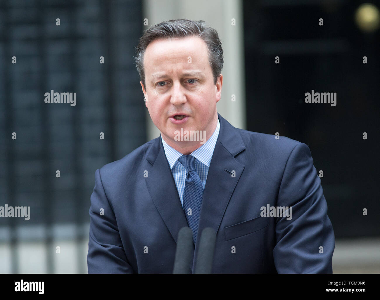 Le premier ministre, David Cameron, fait une déclaration à Downing Street pour les médias Banque D'Images