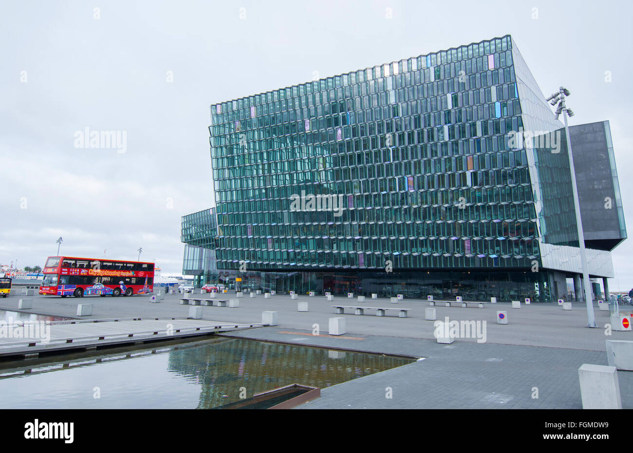 Le centre-ville de Reykjavik Islande Harbour Nouvel Opéra appelé le Harpa Concert Hall ouvert en 2011 Banque D'Images