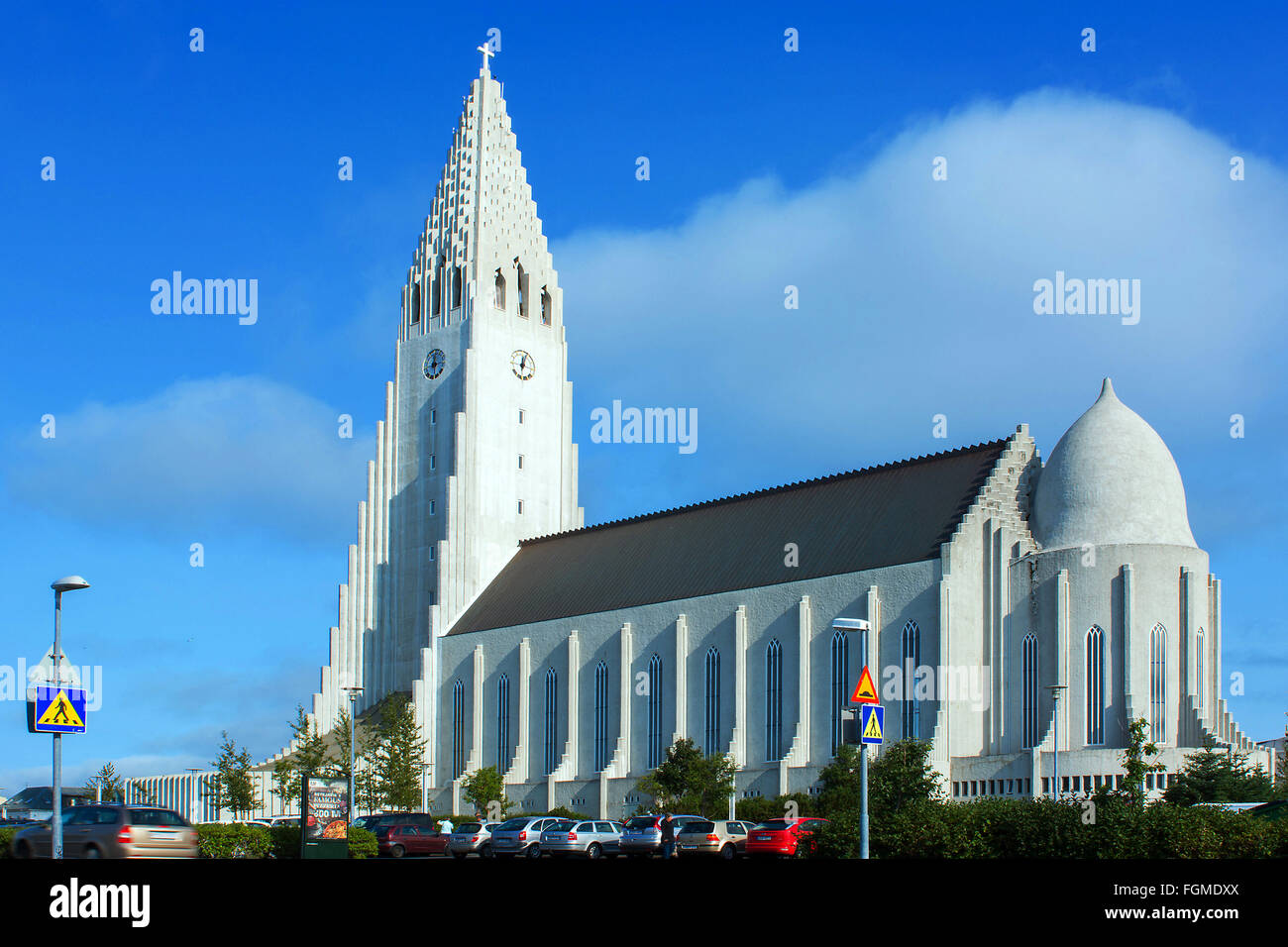 L'Arctique au centre-ville de Reykjavik Islande Hallgrimskirkja église avec clocher de l'Église Hallgrim Banque D'Images