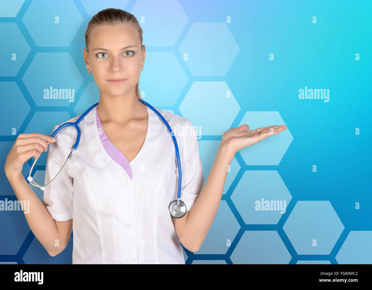 Médecin montre la main dans l'espace vide sur nid d'arrière-plan Banque D'Images