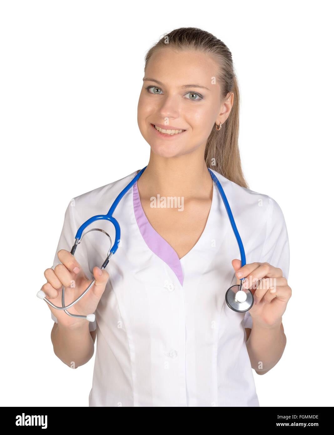 Beautiful smiling doctor holding stethoscope femme isolée sur fond blanc Banque D'Images