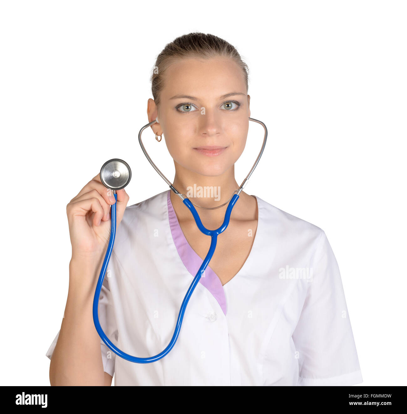 Beautiful smiling doctor holding stethoscope femme isolée sur fond blanc Banque D'Images