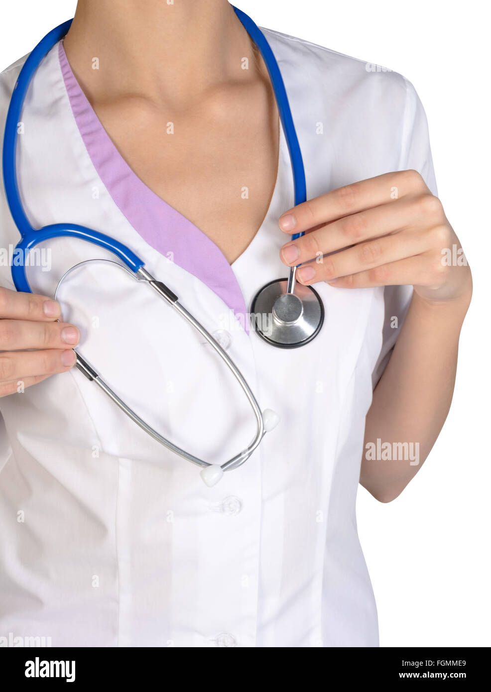 Femme médecin avec un stéthoscope, écoute isolé sur fond blanc Banque D'Images