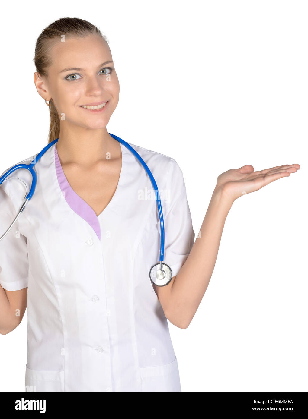 Beautiful smiling médecin femme montre une main dans l'espace vide sur fond blanc isolé Banque D'Images