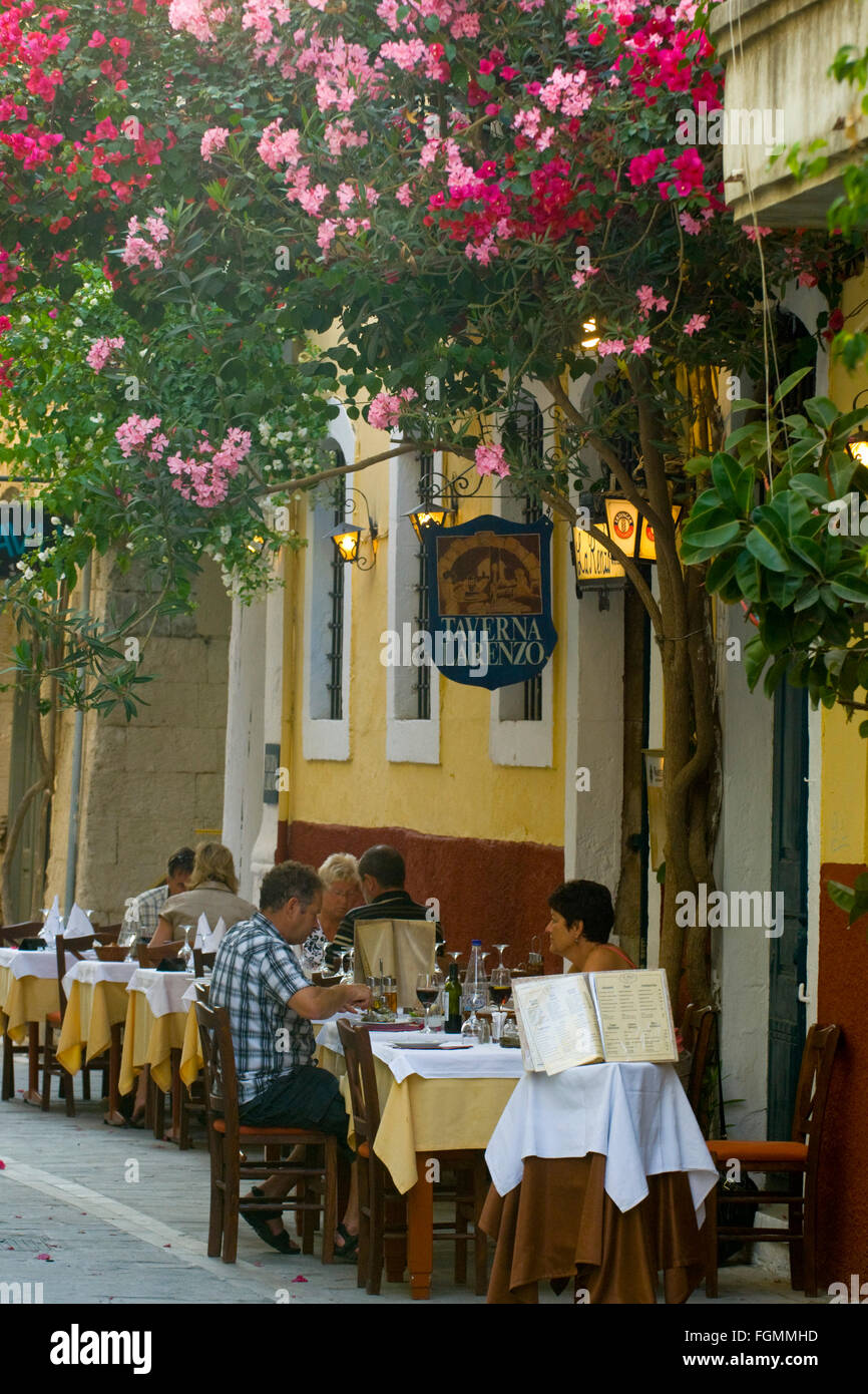 Spanien, Kreta, Rethymnon, Taverna Larentzo Radamanthous dans der Odos in der Altstadt Banque D'Images