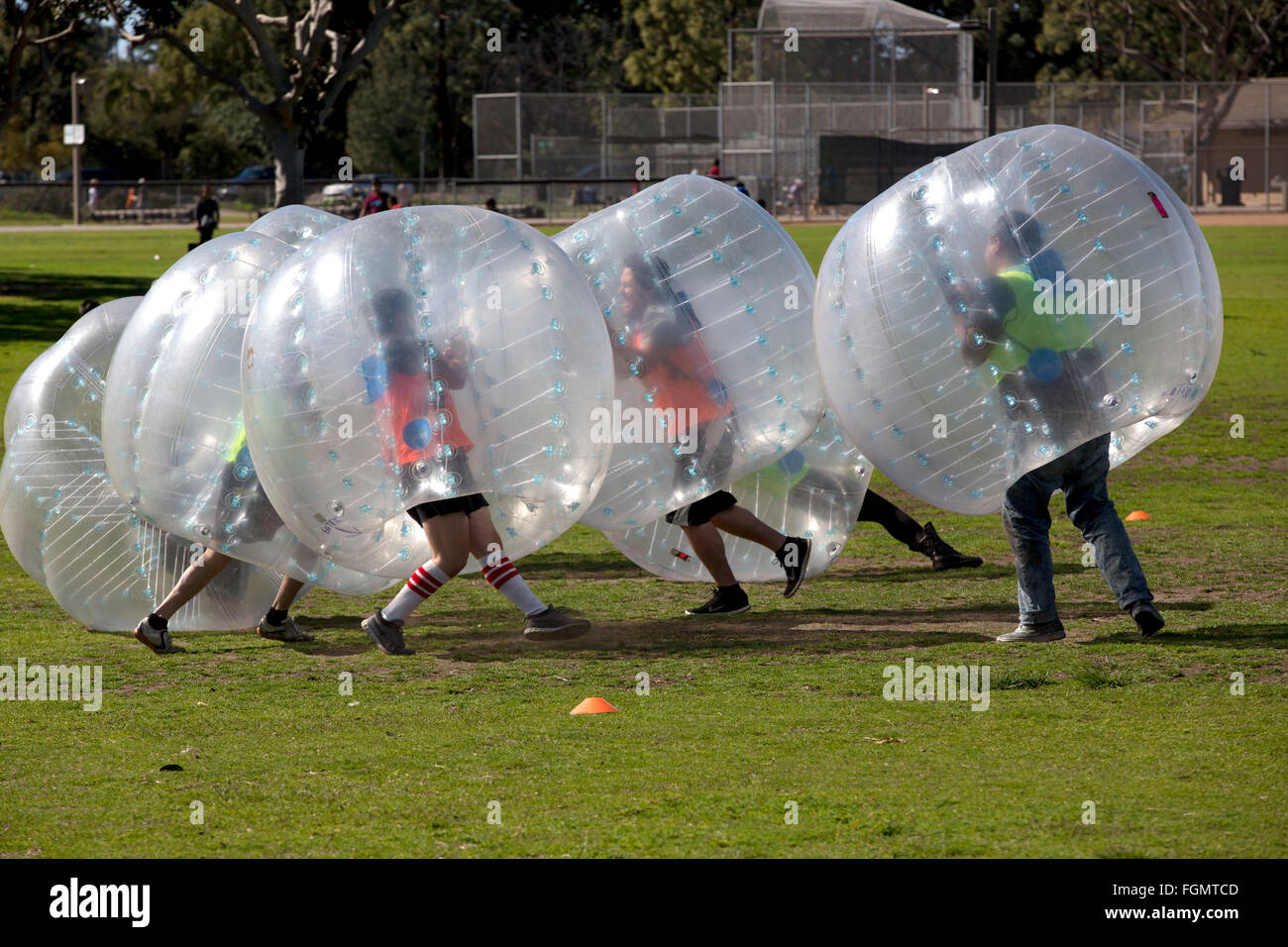Zorb ball balles corps bouclier, Coronado Tidelands Park, Coronado Island, San Diego, Californie, USA Banque D'Images