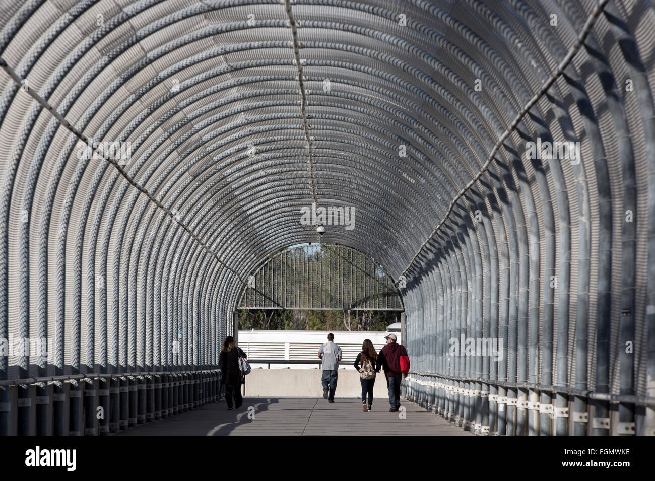 Passerelle piétonne à la frontière mexicaine crossing, Otay Mesa, Californie Banque D'Images