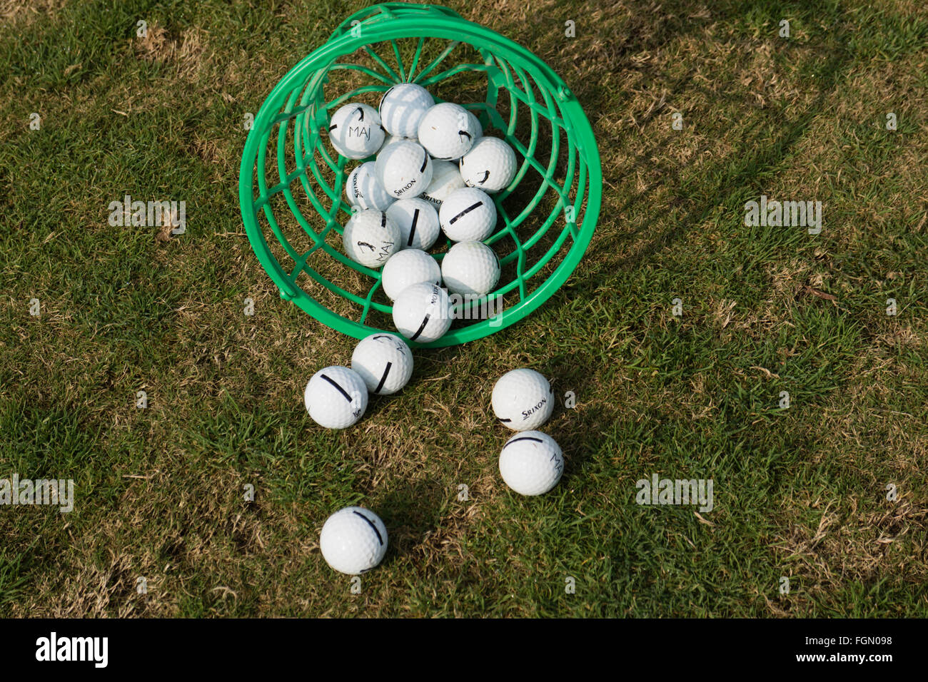 Panier de balle de golf Banque de photographies et d'images à haute  résolution - Alamy
