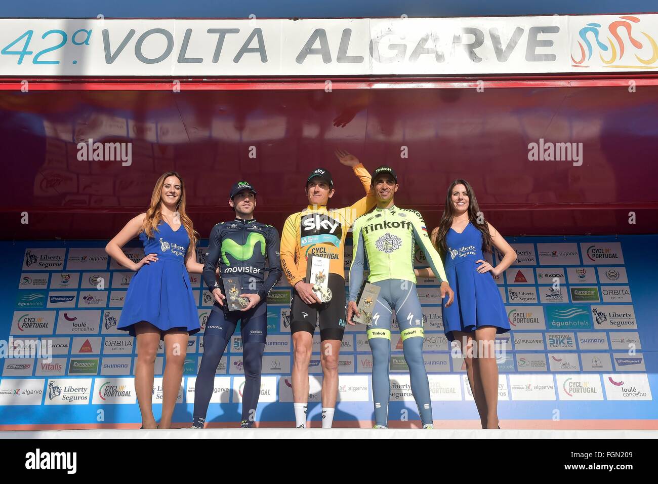 21.02.2016. Almodovor, Algarve, Portugal. IZAGUIRRE INSAUSTI Jon (ESP) de l'équipe Movistar, Geraint Thomas (GBR) de l'équipe SKY et CONTADOR VELASCO Alberto (ESP) de TINKOFF en photo pendant la cérémonie du podium final après l'étape 5 du Tour d'Algarve 42e course à bicyclette avec départ dans Almodovar et finition en Malhao (Loule) le 21 février 2016 à Malhao, Portugal. Banque D'Images