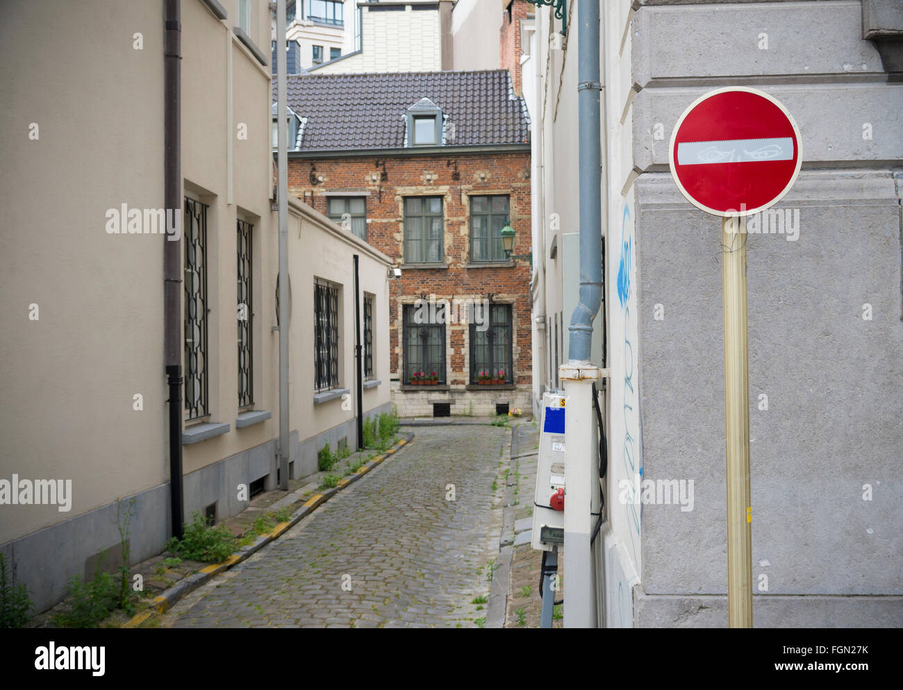 Alley à Bruxelles, Belgique avec pas d'entrée roadsign Banque D'Images