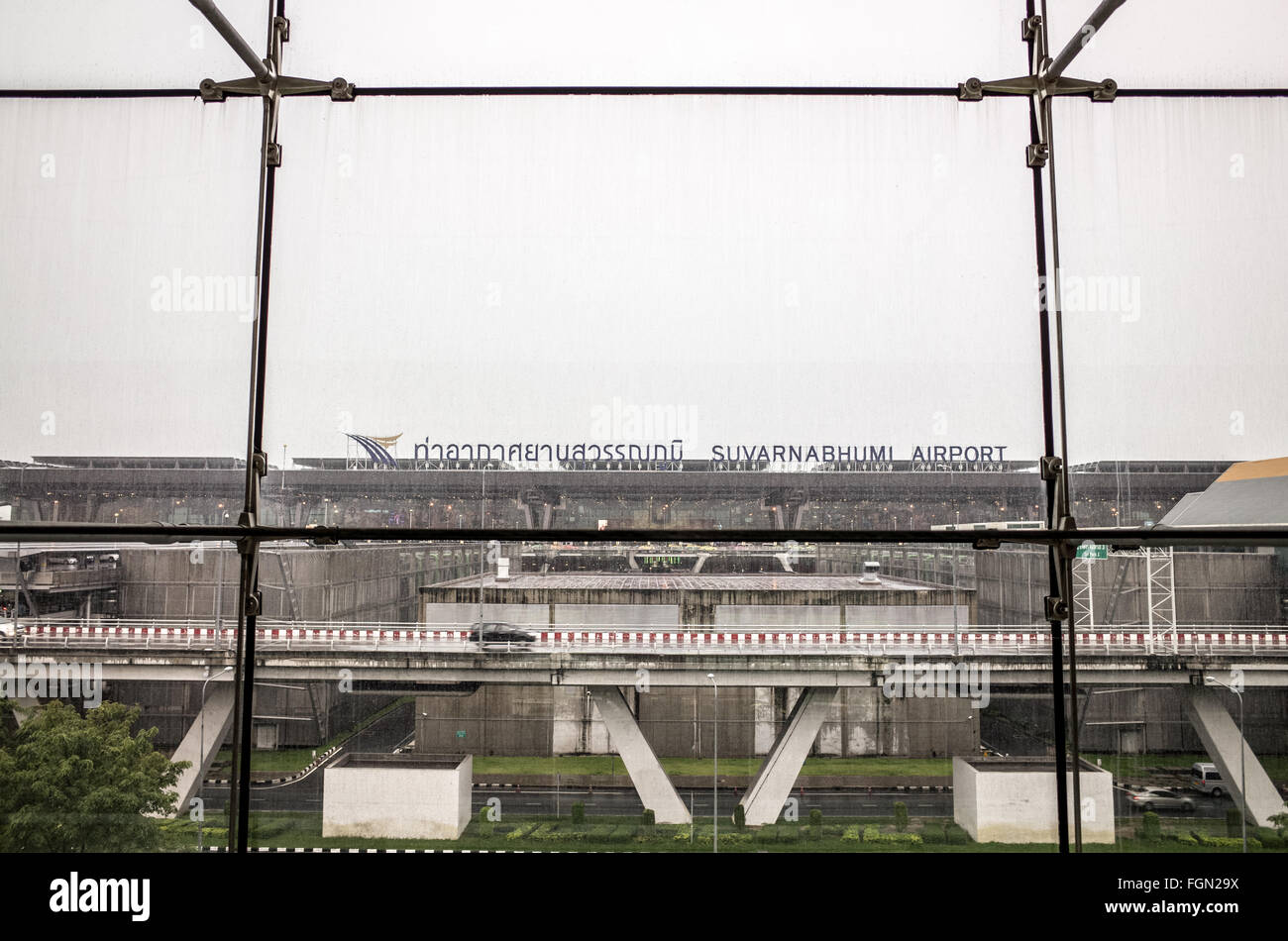 Terminal de l'aéroport de Suvarnabhumi Bangkok Thaïlande // BANGKOK, Thaïlande — BANGKOK, Thaïlande — terminal de l'aéroport de Suvarnabhumi, Bangkok, Thaïlande Banque D'Images