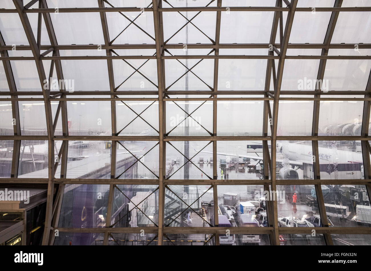 Terminal de l'aéroport de Suvarnabhumi Bangkok Thaïlande // BANGKOK, Thaïlande — BANGKOK, Thaïlande — terminal de l'aéroport de Suvarnabhumi, Bangkok, Thaïlande Banque D'Images