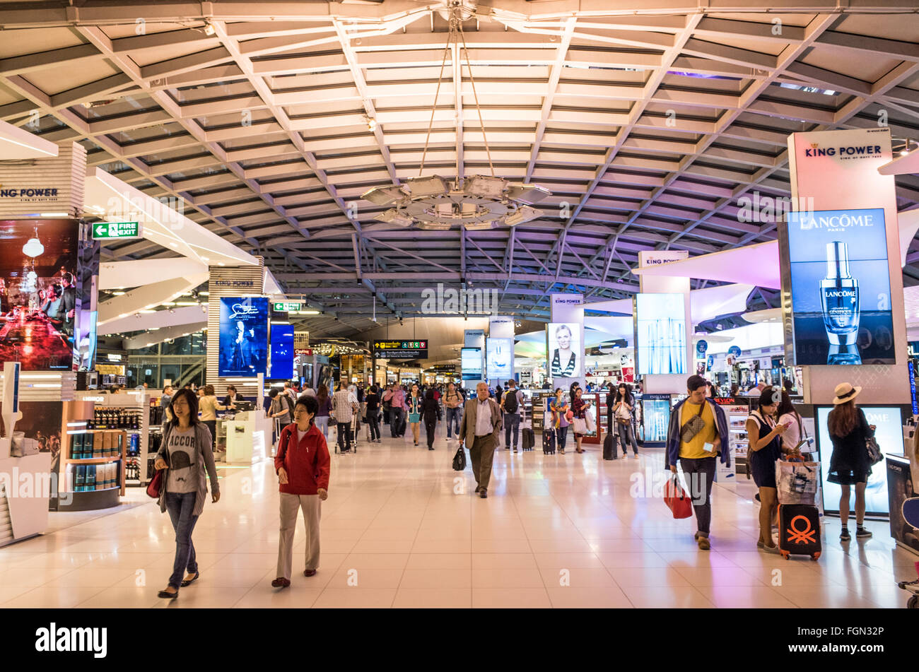 BANGKOK, Thaïlande — Vente au détail au terminal de l'aéroport de Suvarnabhumi, Bangkok, Thaïlande. Banque D'Images