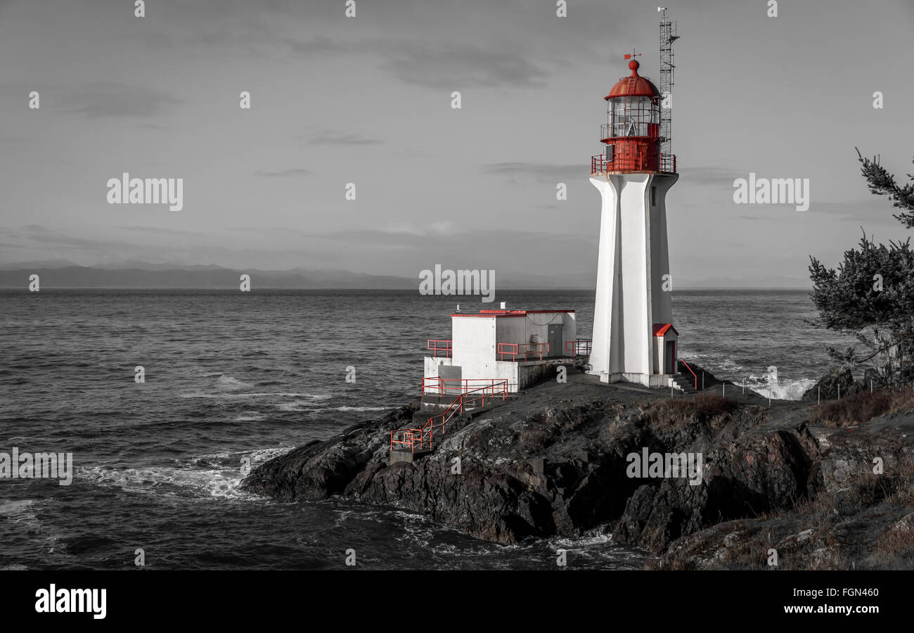 Noir et blanc avec les fonctionnalités d'Shearingham , phare de l'île de Vancouver en Colombie-Britannique, Canada. Banque D'Images