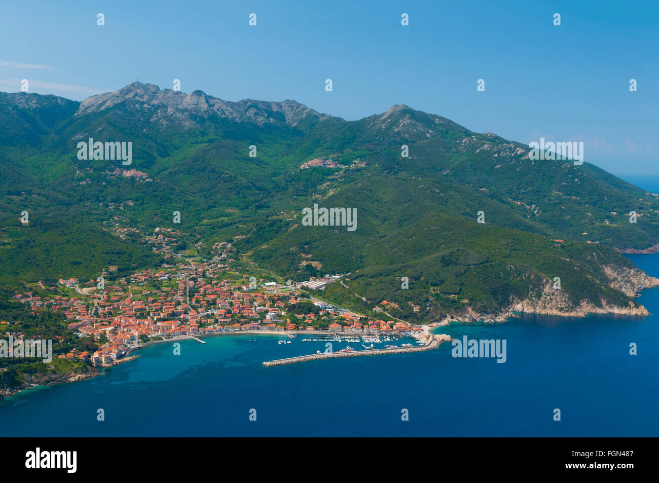 Italie, Toscane, île d'Elbe, Marciana Marina (vue aérienne) Banque D'Images