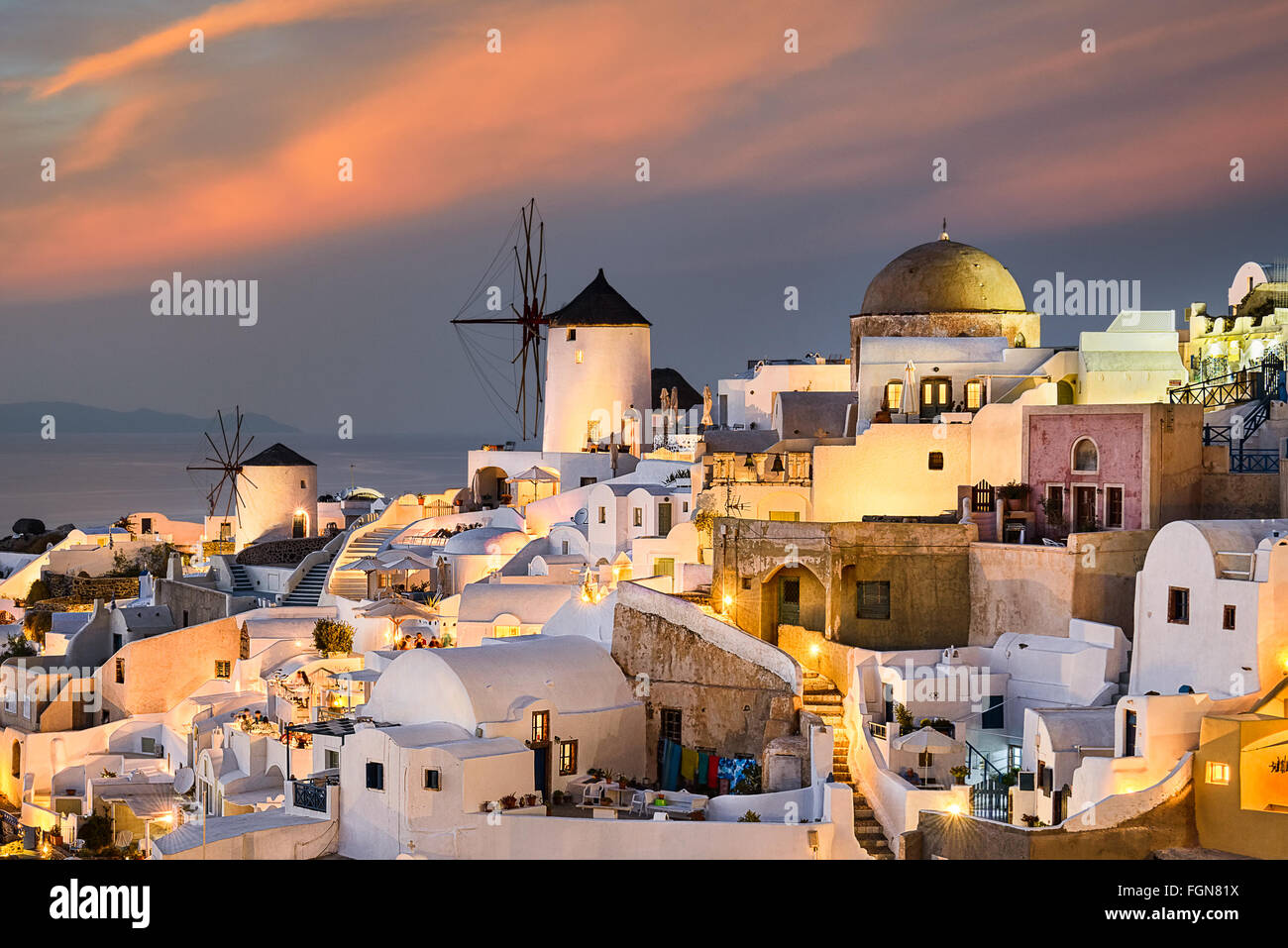 Coucher du soleil dans le village d''Oia, à Santorin, Grèce Banque D'Images