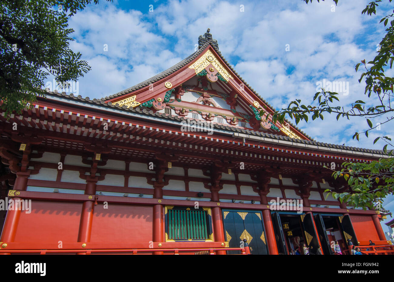 Tokyo Japon Temple Sensoji Temple le plus ancien de Tokyo et colorée des pics bouddhistes temple d'or Banque D'Images