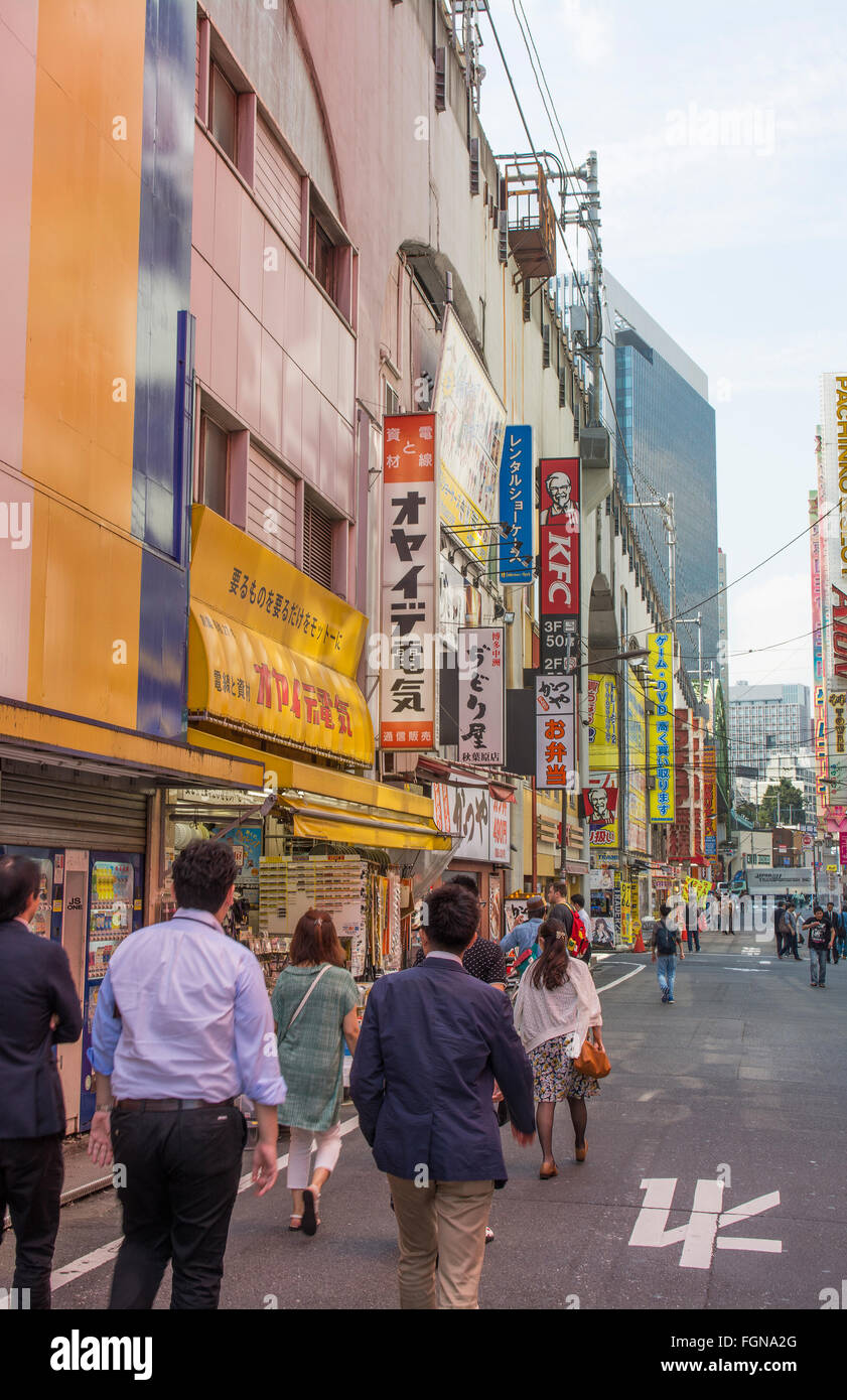 Tokyo Japon high tech moderne zone appelée zone d'Akihabara pour vendre les articles informatiques et jeux de type dessin animé appelé Electric Town video Banque D'Images