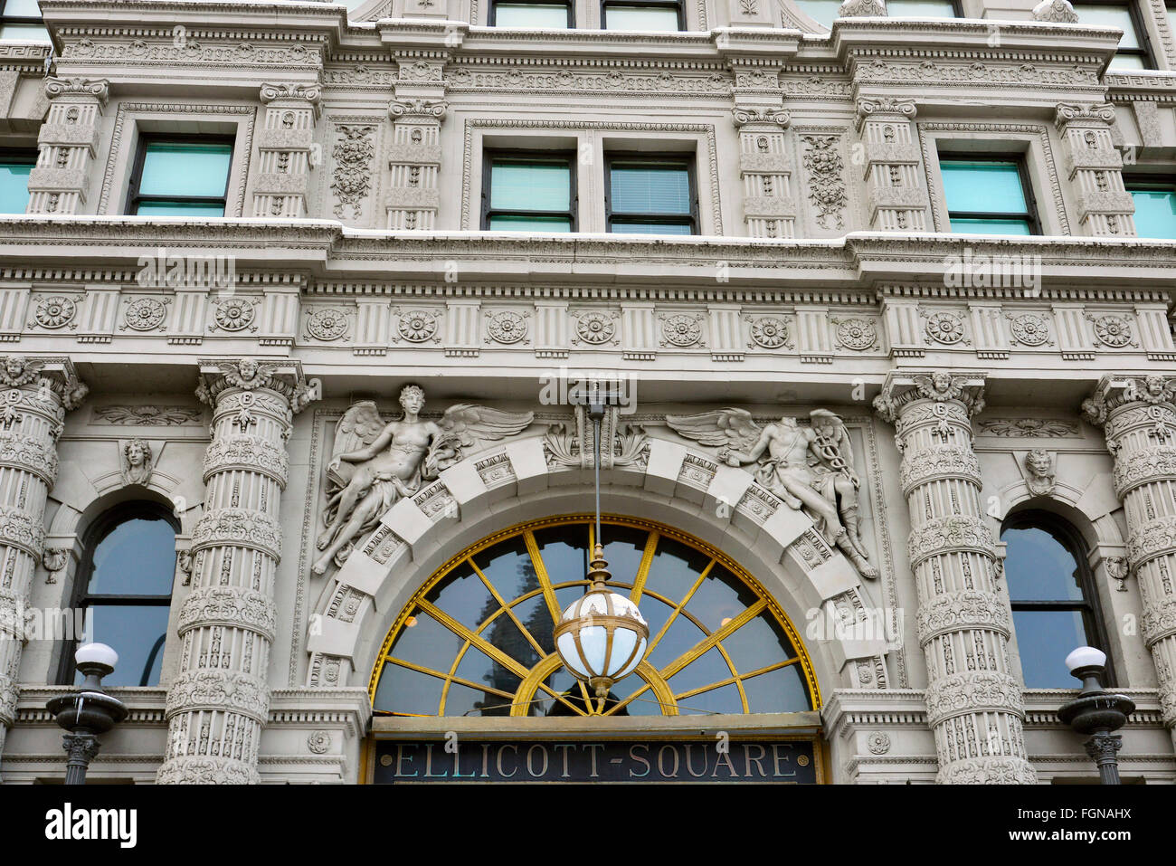 Face à l'entrée d'Ellicott édifice au centre de Buffalo NY Banque D'Images