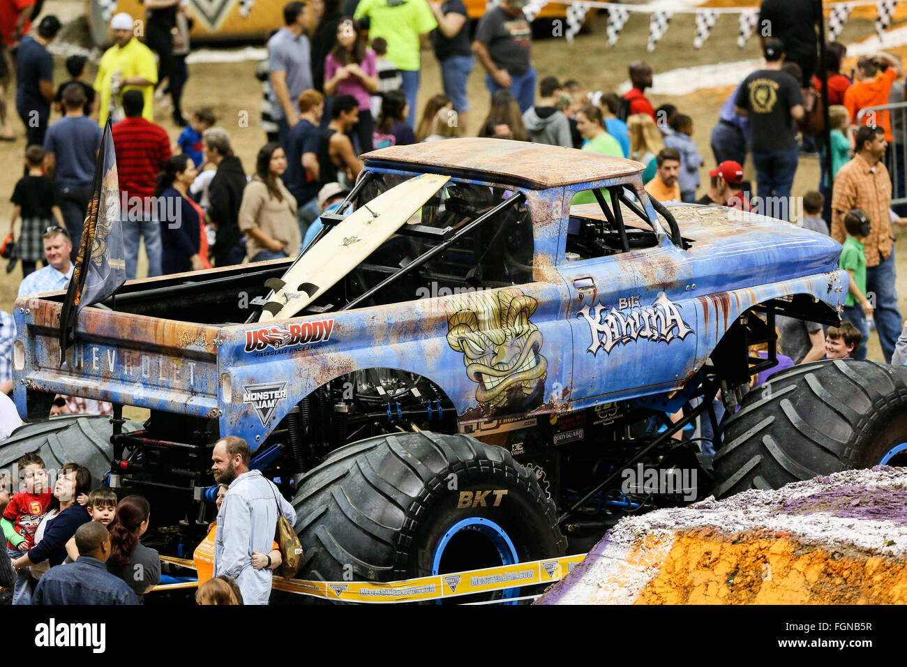 New Orleans, LA, USA. Feb 20, 2016. Monster truck Big Kahuna en action au cours de Monster Jam à la Mercedes-Benz Superdome de New Orleans, LA. Stephen Lew/CSM/Alamy Live News Banque D'Images