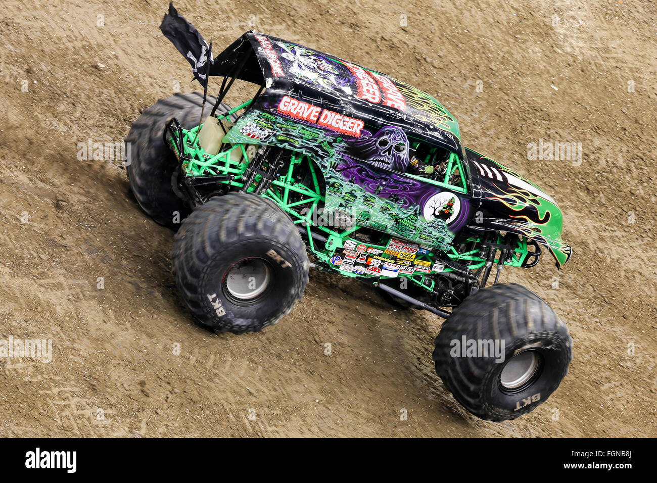 New Orleans, LA, USA. Feb 20, 2016. Fossoyeur monster truck en action au cours de Monster Jam à la Mercedes-Benz Superdome de New Orleans, LA. Stephen Lew/CSM/Alamy Live News Banque D'Images
