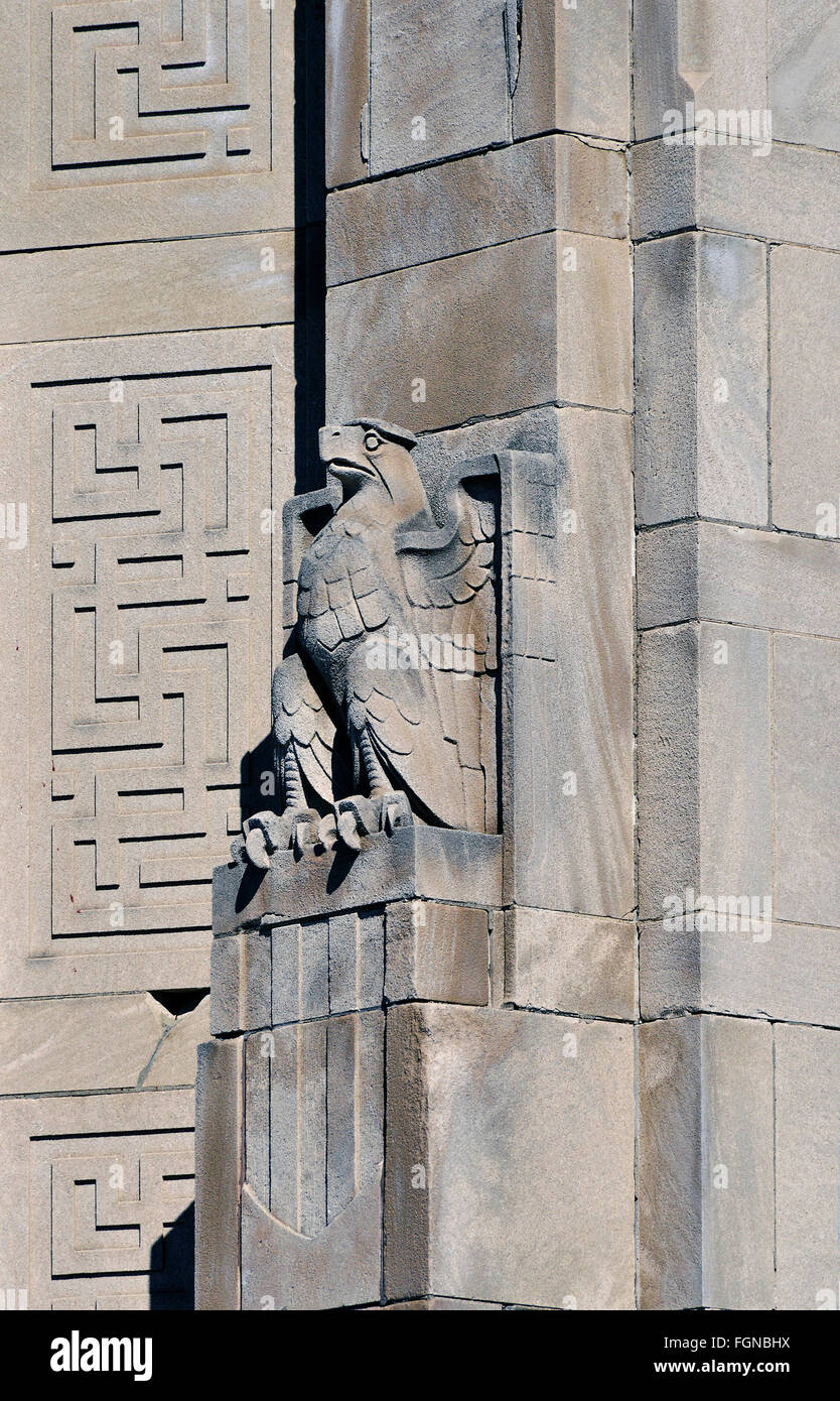 Eagle Art déco visage sur old Bank Building Banque D'Images