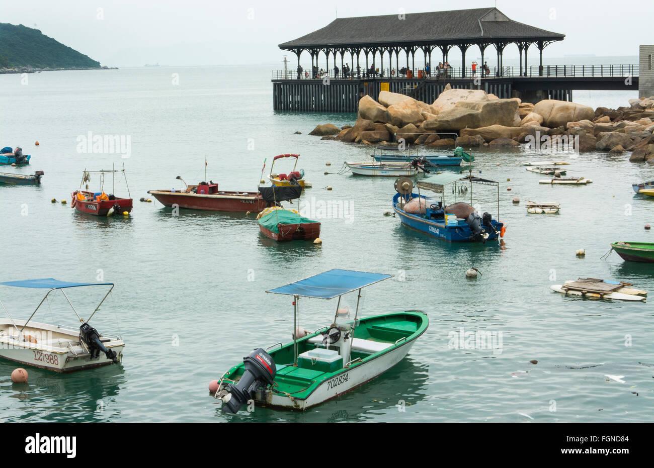 Hong Kong Chine Stanley village vieux bateaux de pêche de la crevette dans le port et du quai Banque D'Images