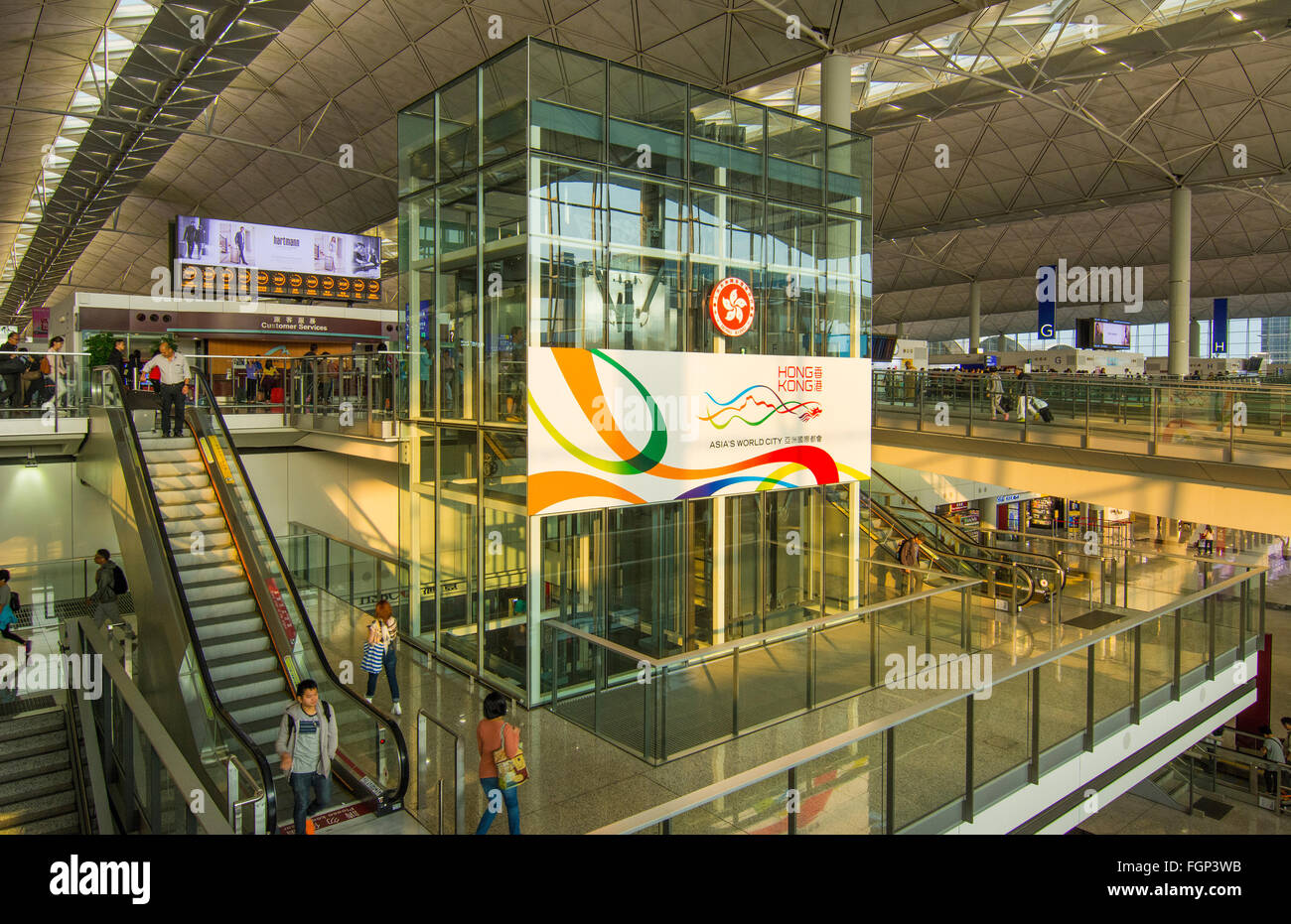 L'aéroport International de Hong Kong Chine intérieur avec des passagers dans le terminal Banque D'Images