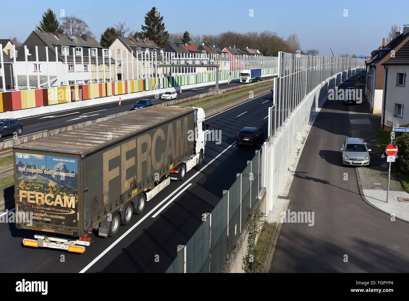 De nouvelles barrières contre le bruit sur l'A40 à Essen, photo : le 17 février 2016. Banque D'Images