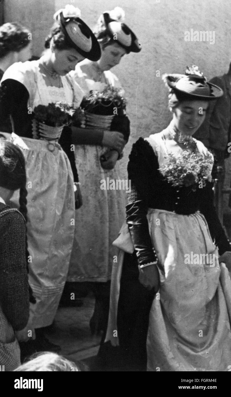 Mode, costume traditionnel, Bavière, femmes en costumes traditionnels de Miesbach, années 1930, droits additionnels-Clearences-non disponible Banque D'Images