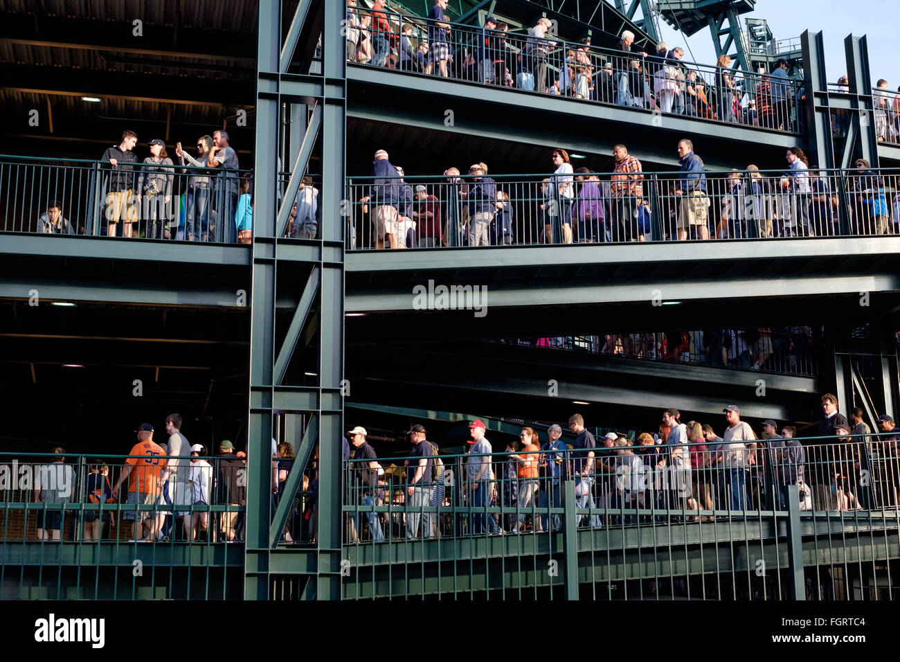 Des foules de fans quitter Comerica Park après un match de baseball. Banque D'Images
