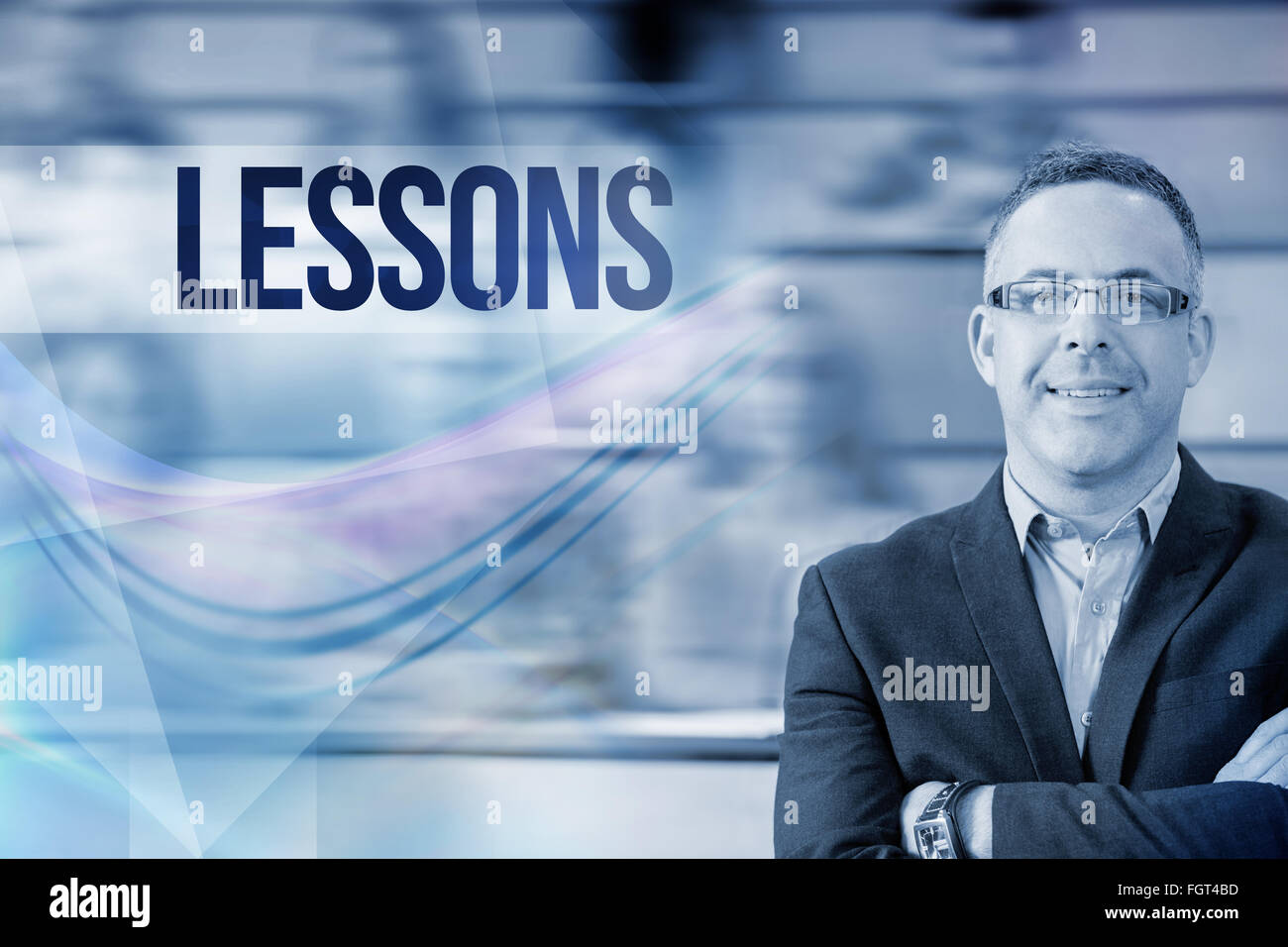 Les enseignements à l'enseignant avec les élèves élégant assis à la salle de conférences Banque D'Images